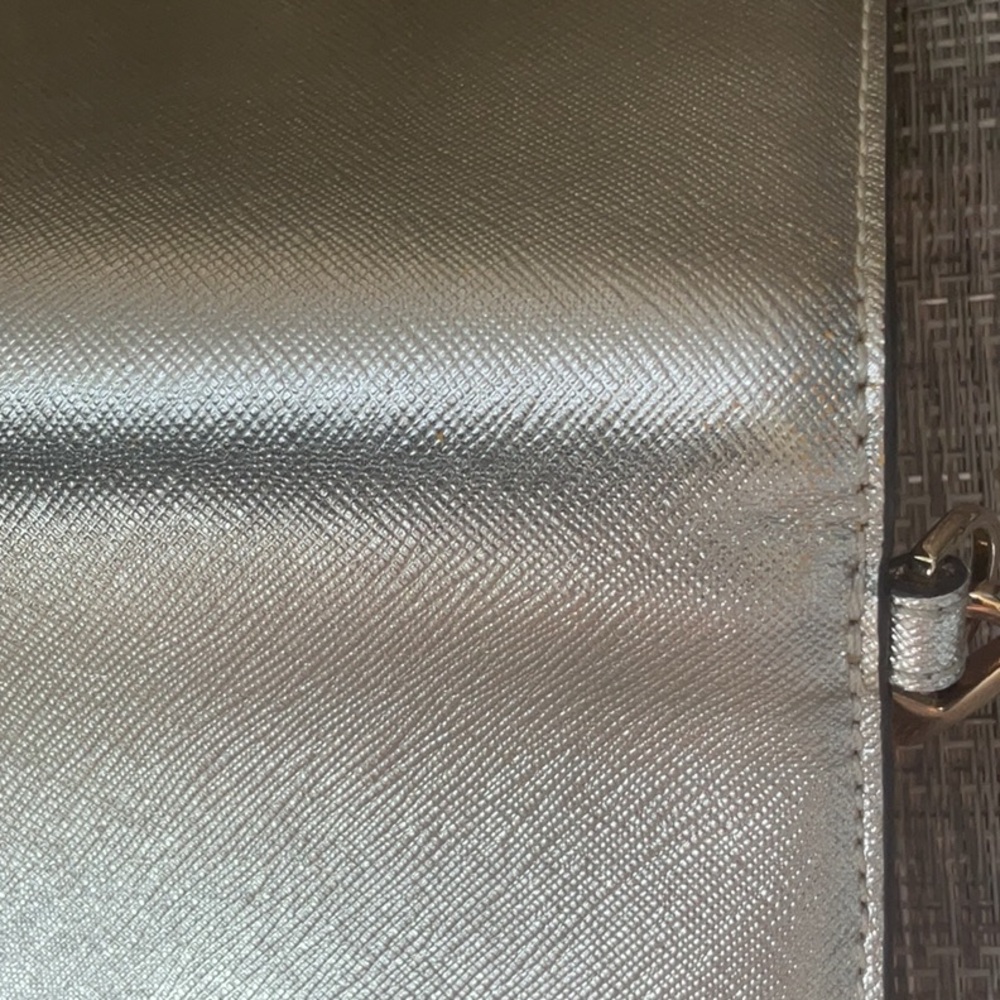 Tory Burch Emerson slim wristlet envelope in white gold - Picture 5 of 11